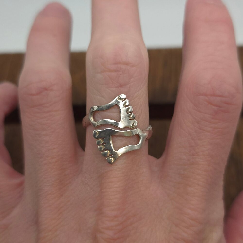 Size 8.5 925 Sterling Silver Rustic Double Foot Ring A35